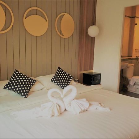 La La Moon Krabi Poshtel'N' Pool Bed & Breakfast Екстериор снимка