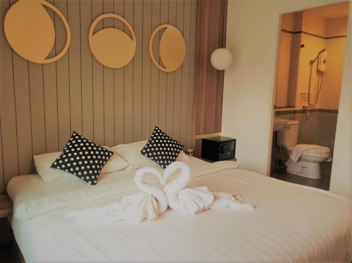 La La Moon Krabi Poshtel'N' Pool Bed & Breakfast Екстериор снимка