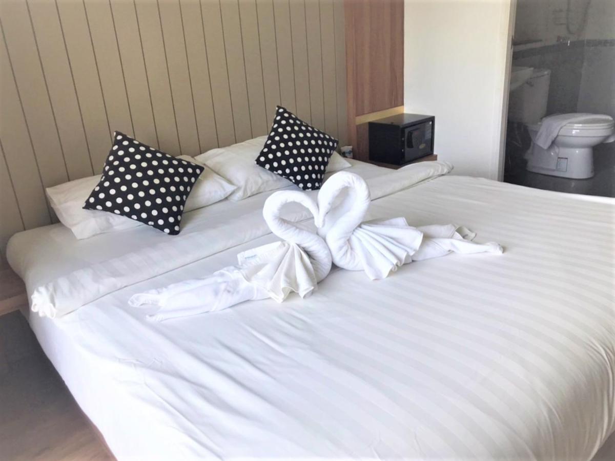 La La Moon Krabi Poshtel'N' Pool Bed & Breakfast Екстериор снимка