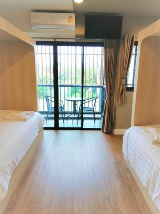 La La Moon Krabi Poshtel'N' Pool Bed & Breakfast Екстериор снимка