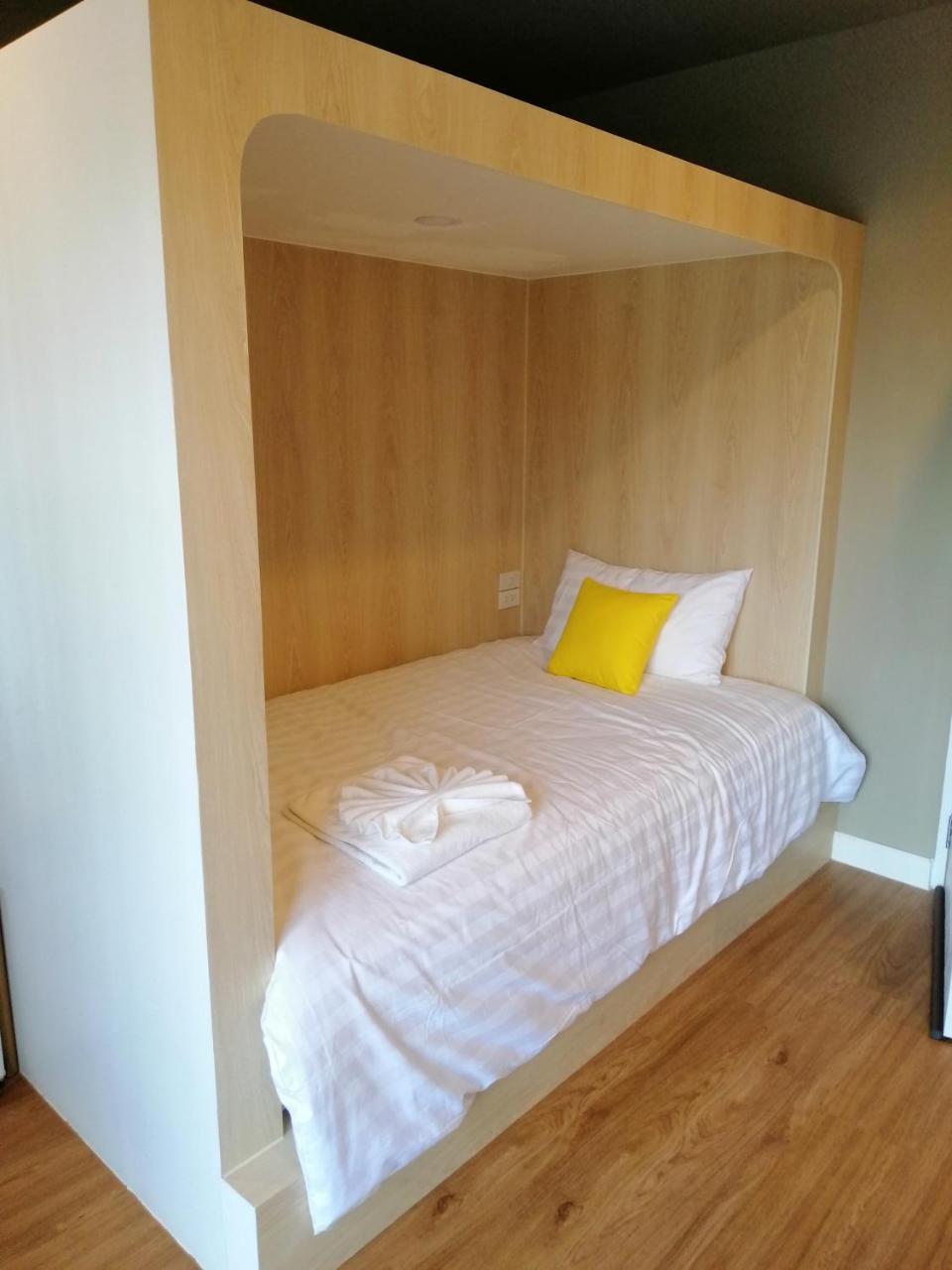 La La Moon Krabi Poshtel'N' Pool Bed & Breakfast Екстериор снимка