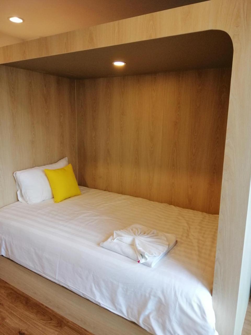 La La Moon Krabi Poshtel'N' Pool Bed & Breakfast Екстериор снимка
